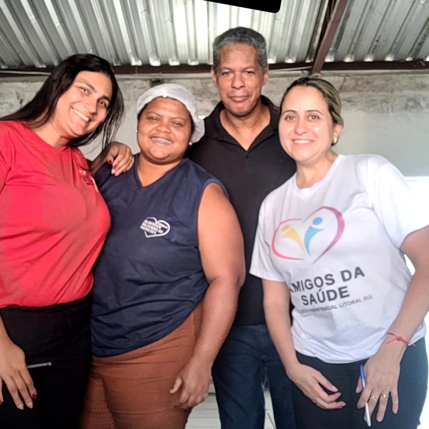 Equipe do Projeto Amigos da Saúde durante mutirão